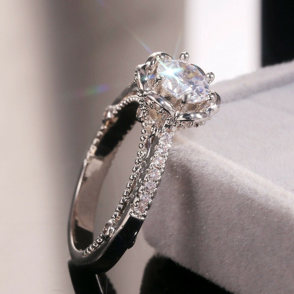 Elegant 925 Silver Round Cut White Sapphire Ring - Picture 5 of 5